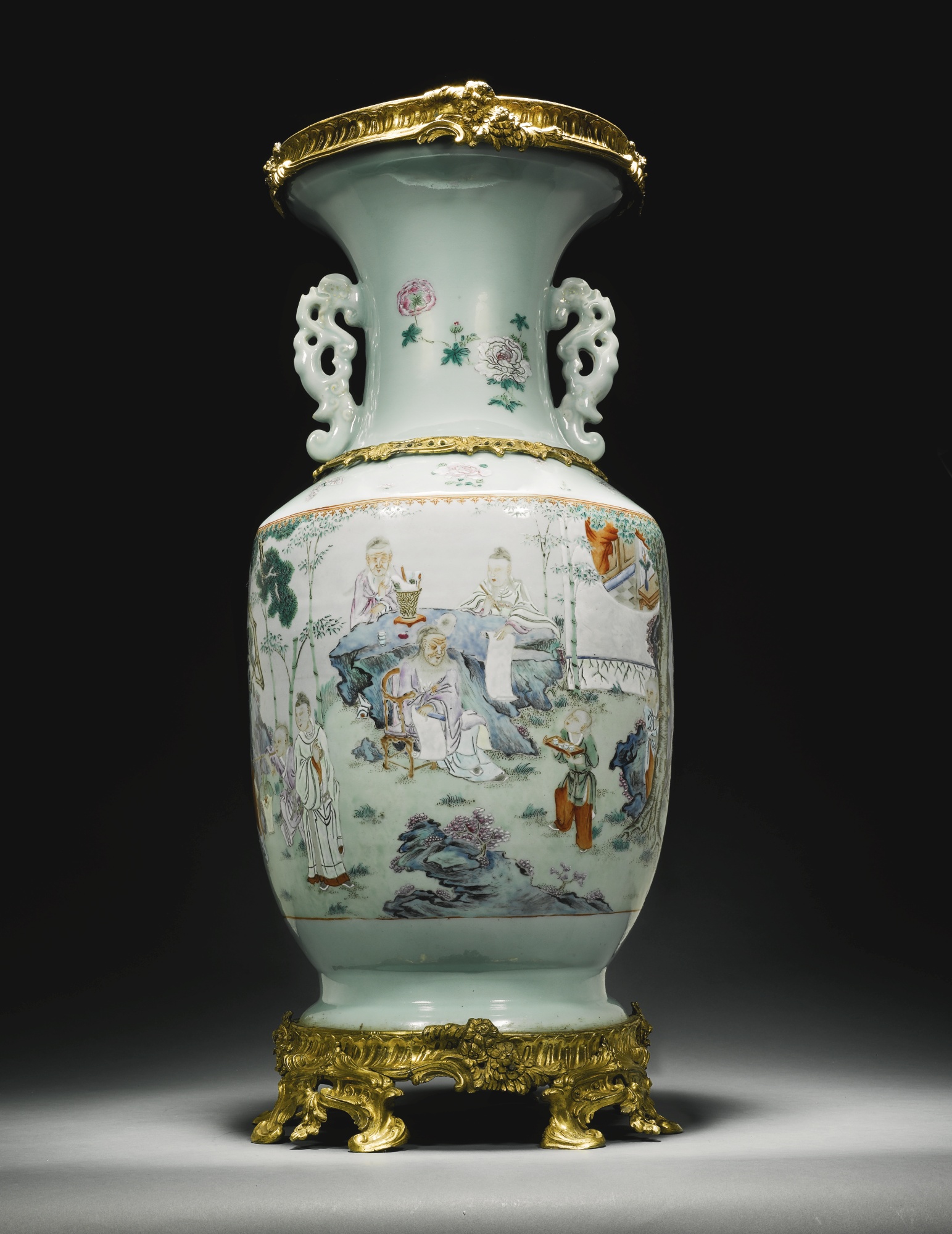 Chinese porcelain vase  qing dynasty  mid 18th century