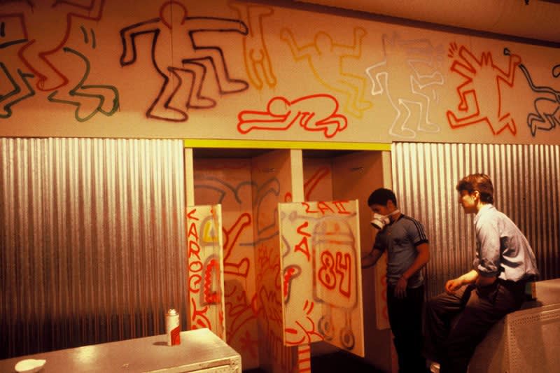  Keith Haring , Fiorucci Store Painting in Progress, Milan, 1983 