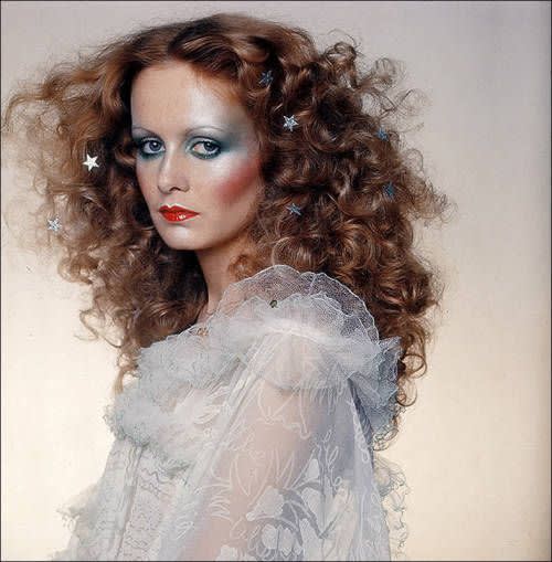 Twiggy vogue december 1974