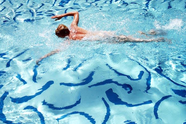  David Hockney , Swimmer in painted pool  