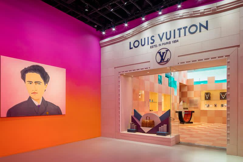Louis Vuitton , Instillation Detail