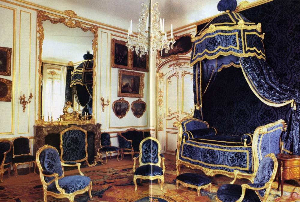 Karl Lagerfeld's Home, 18th Century Furniture - Photo by Oberto Gili, Vogue, April 1989 
