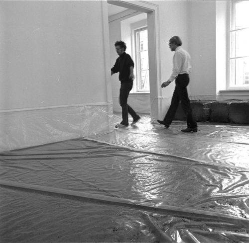  Walter de Maria, The New York Earth Room (In Progress), 1977 