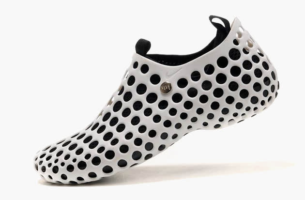 Marc Newson,  Nike Zvezdochka Shoe, 2004 