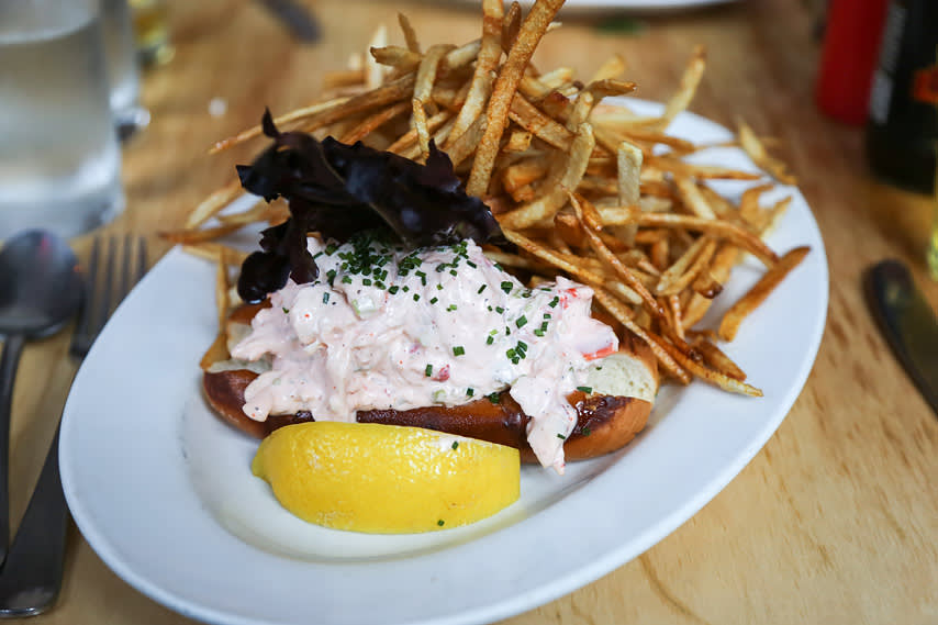  Mary's Fish Camp, Lobster Roll 