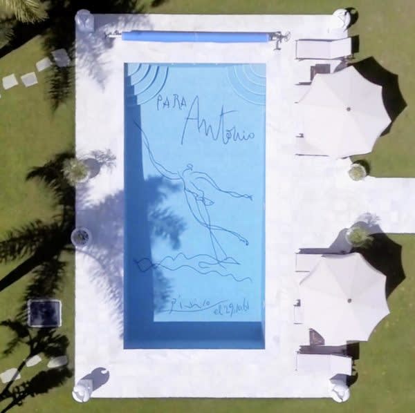  Pablo Picasso, Painting Antonio El Bailarin's Pool, 1961 