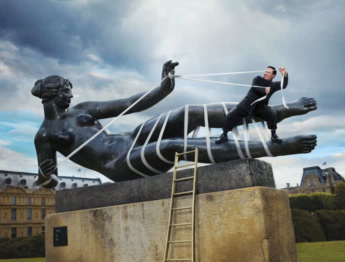  Jean-Paul Goude, Azzedine Alaïa wrapping a Maillol sculpture in the Tuileries Garden with his signature bandages 