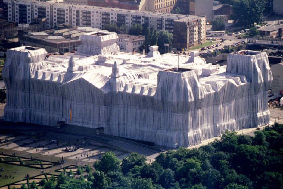  Jeanne-Claude and Christo, Wrapped Reichstag, 1995 