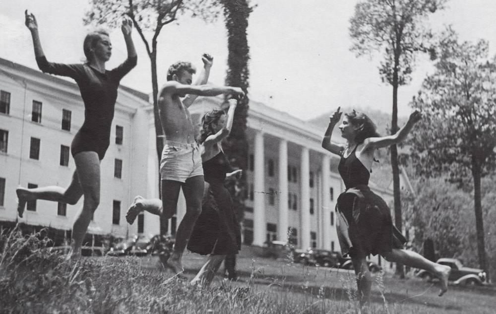  Black Mountain College , Students Dancing in Summertime, 1940s 