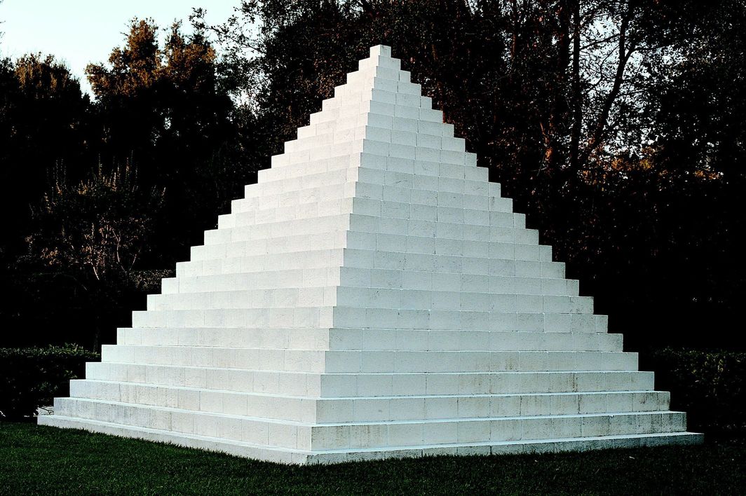 Sol lewitt  mu  nster pyramid  1987