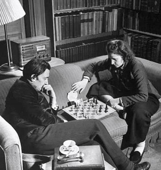  Gala and Salvador Dalí , Playing chess, 1941 