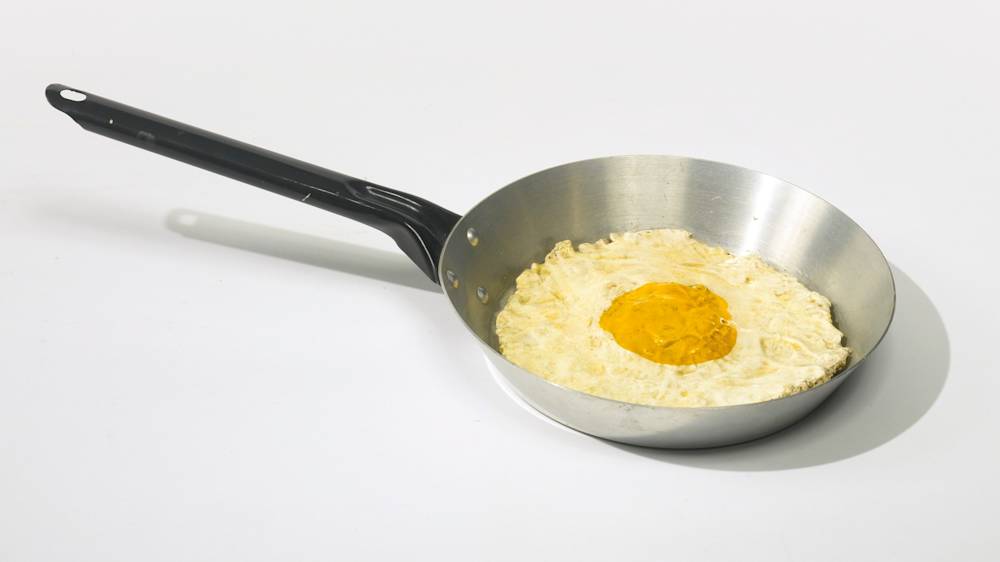 Claes Oldenburg , Fried Egg in a Pan, 1961