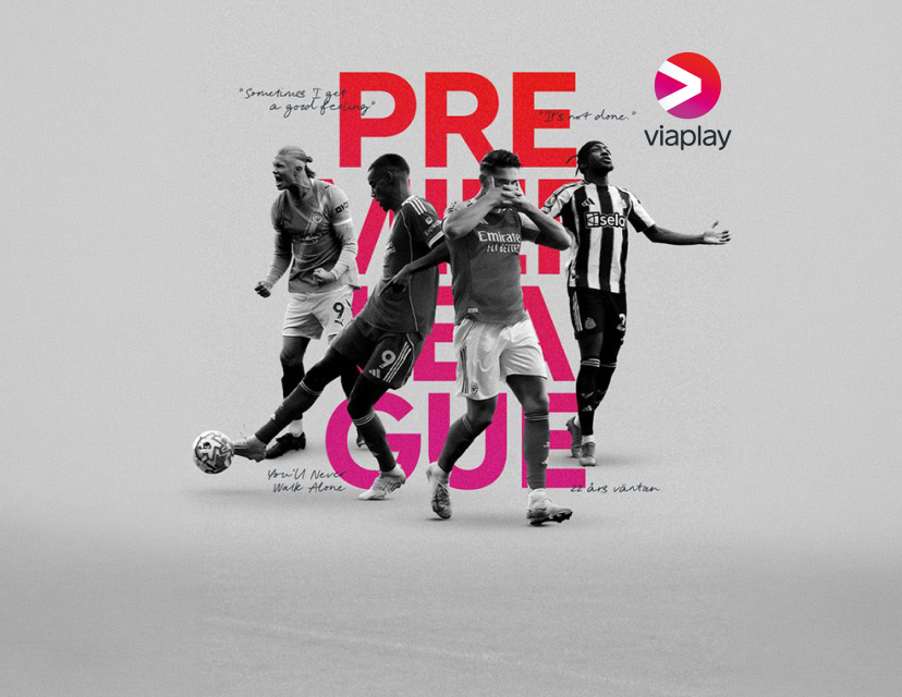 Fyra Premier League-spelare i aktion mot grå bakgrund med rosa text "Premier League" och Viaplay-logotyp.