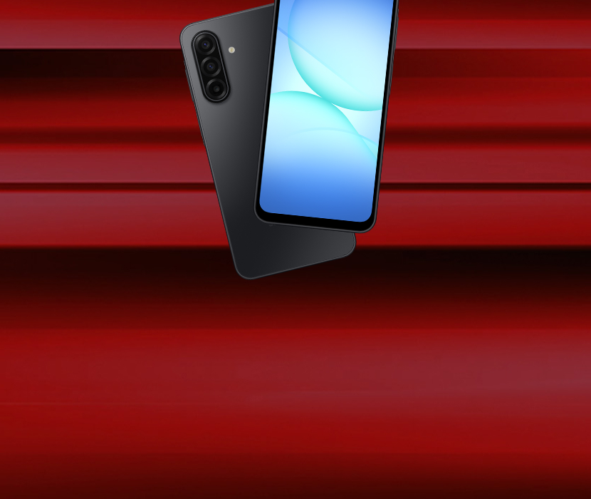 Samsung Galaxy A17 mot en röd bakgrund