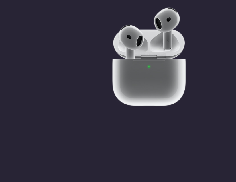 AirPods 4 i fodral mot mörklila bakgrund