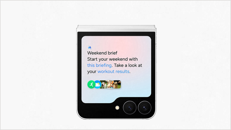 En hopvikt Samsung Galaxy Z Flip7 FE som visar "Weekend brief" med träningsresultat och länkar på skärmen mot pastellfärgad bakgrund.