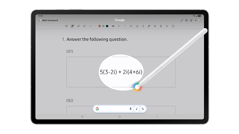 En surfplatta som visar en matematikuppgift med komplexa tal och en digital penna som pekar på formeln.