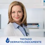 Foto Doctora rubia con la frase "Dermatológicamente testado"