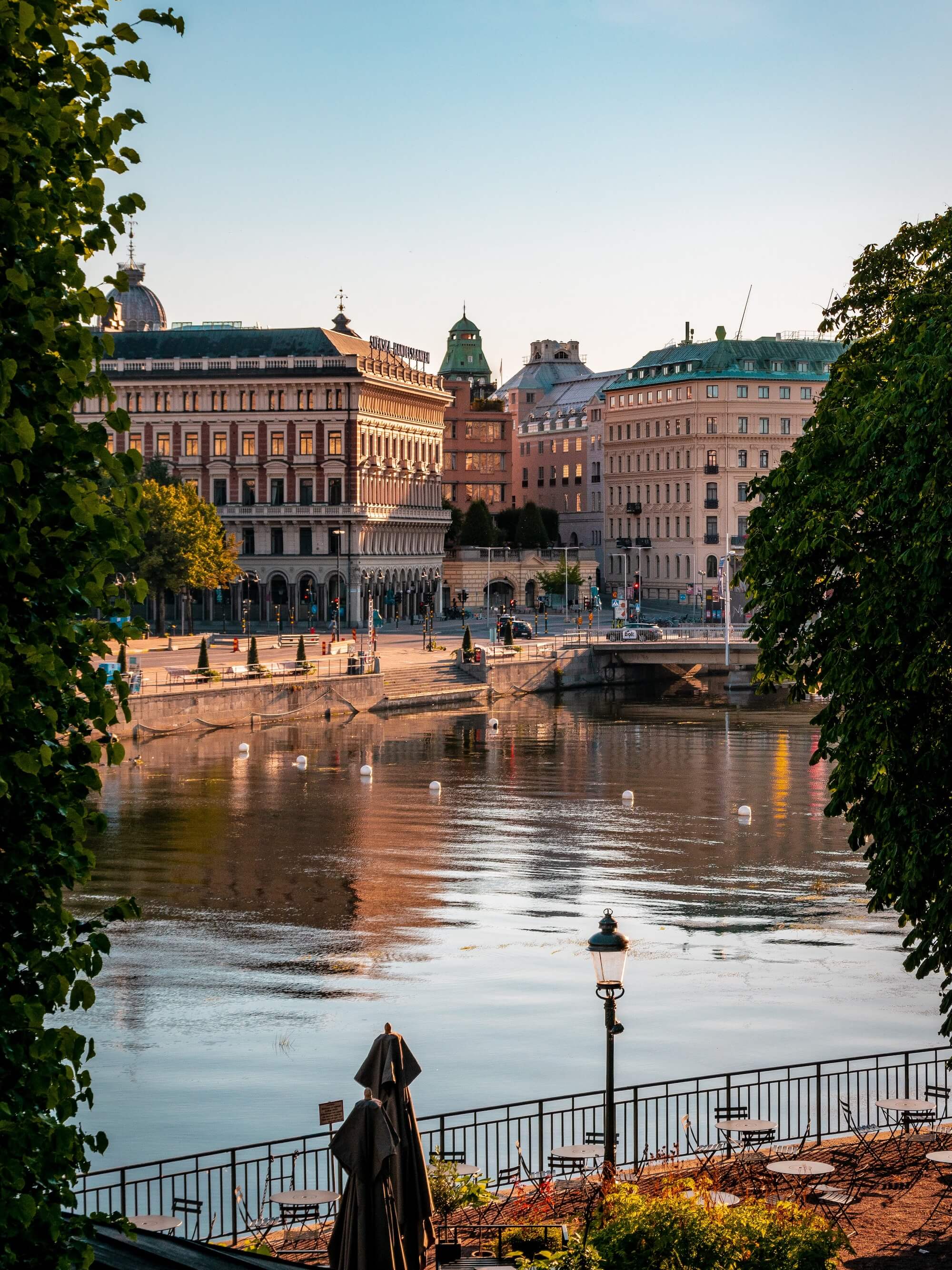 Stockholm stad i solljus.