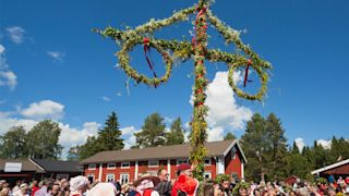 traditional-midsummer-hagnan-lulea-featured.jpg