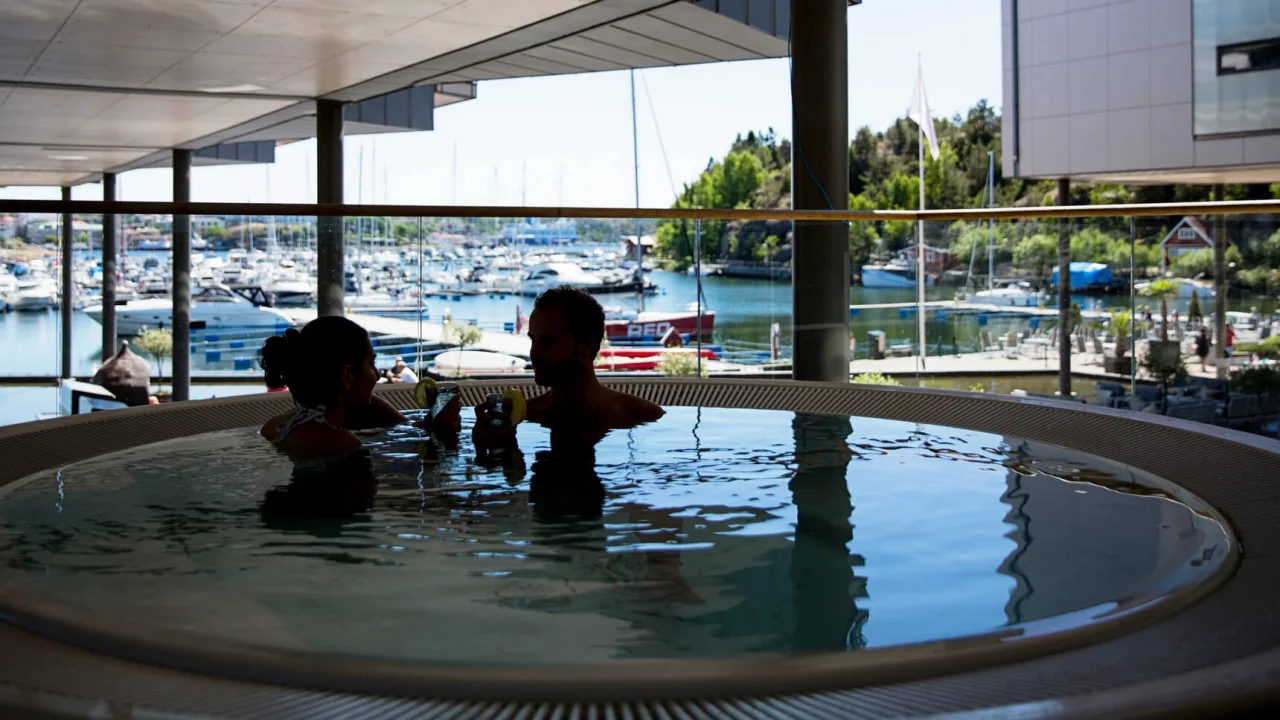 Utsikt från poolen på Strömstad Spa & Resort.
