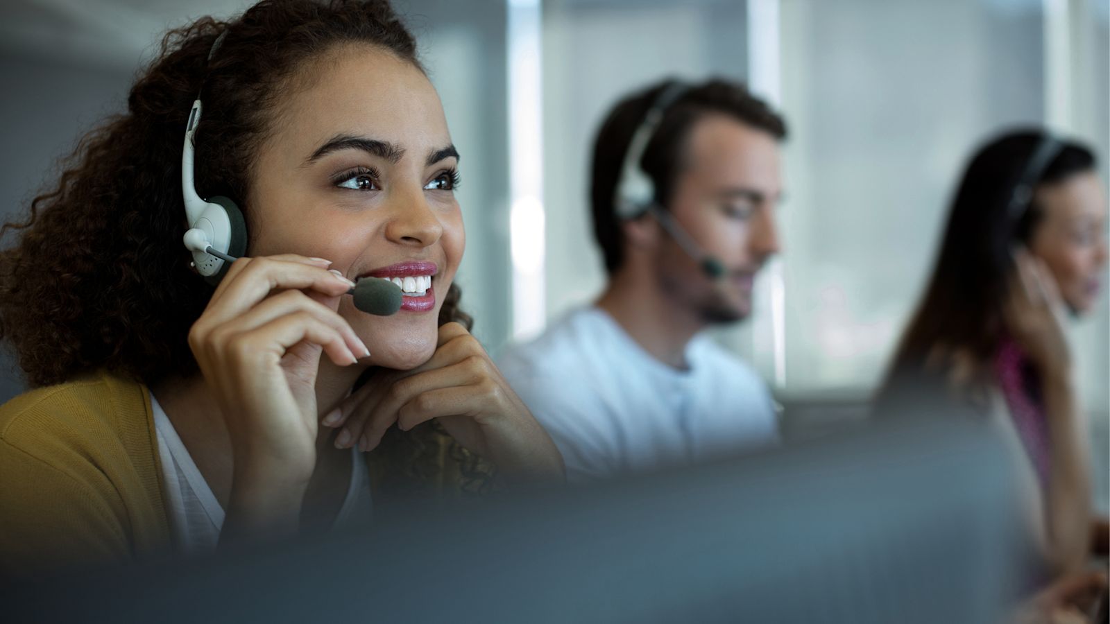 People customer service contact
