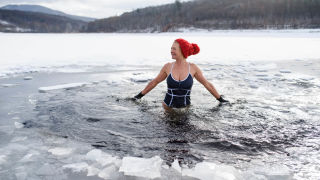 Woman ice bathing_16_9