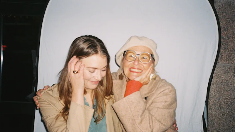 Anycation_momanddaughter