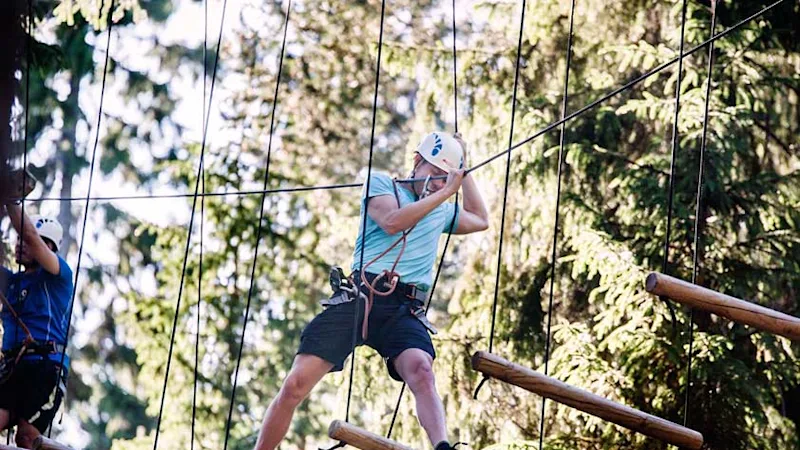 man climbing in helgoya klatrepark hamar