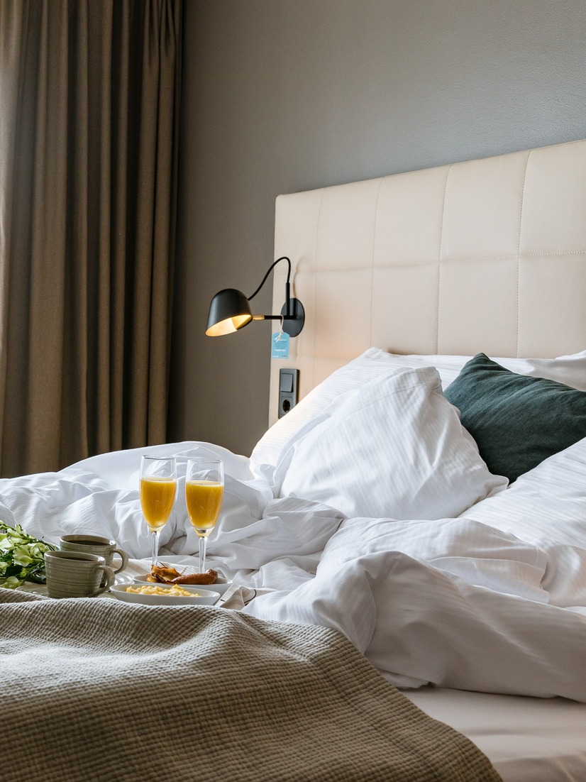 Breakfast in bed att Clarion Hotel Gillet in Uppsala.