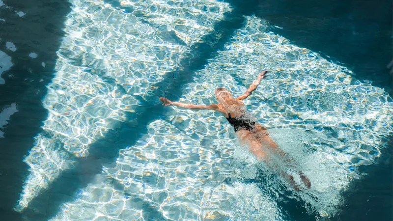 Selma Spa – Girl swimming in pool