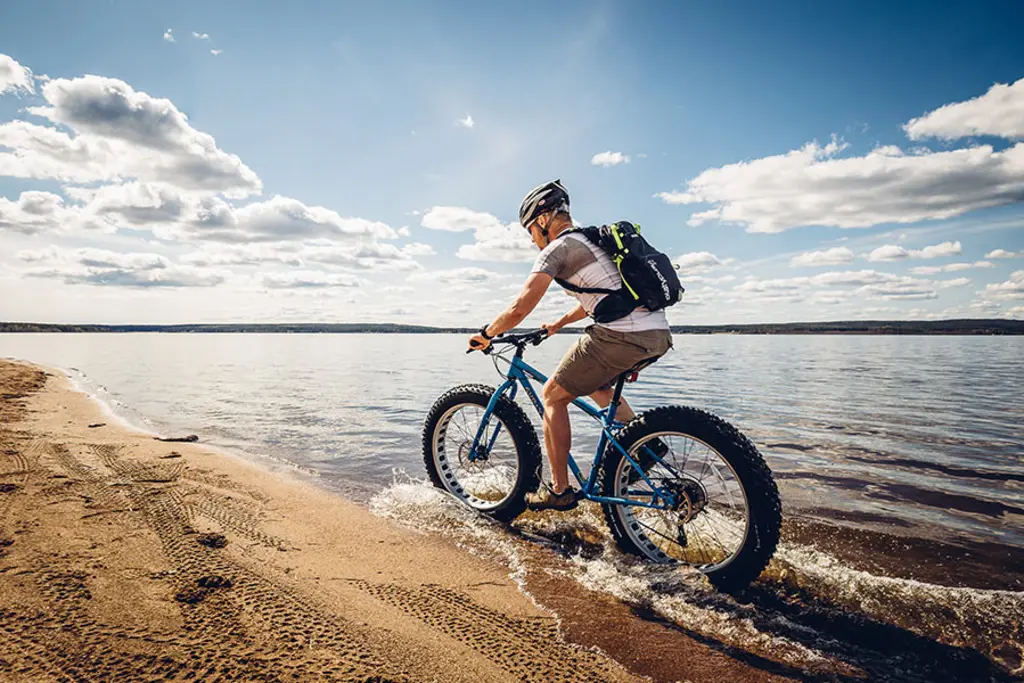 Med en fatbike kan du ta dig fram över de flesta terränger utan problem!
