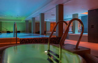 otium-spa-pool-quality-hotel-strand