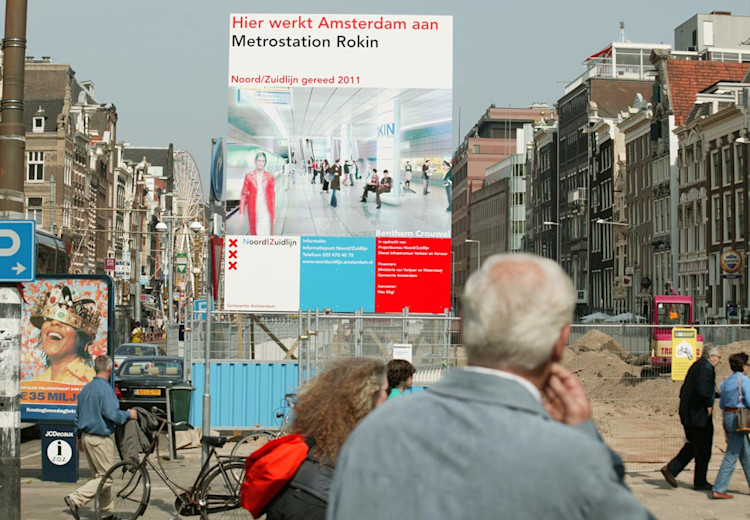 Building signs give only information which is relevant for the public