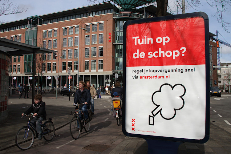 Outdoor campaign to stimulate the use of online services