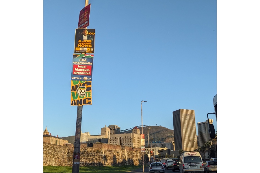 Cape Town is preparing for elections as parties run their last rounds of campaigns. 
© Nicole Paganini