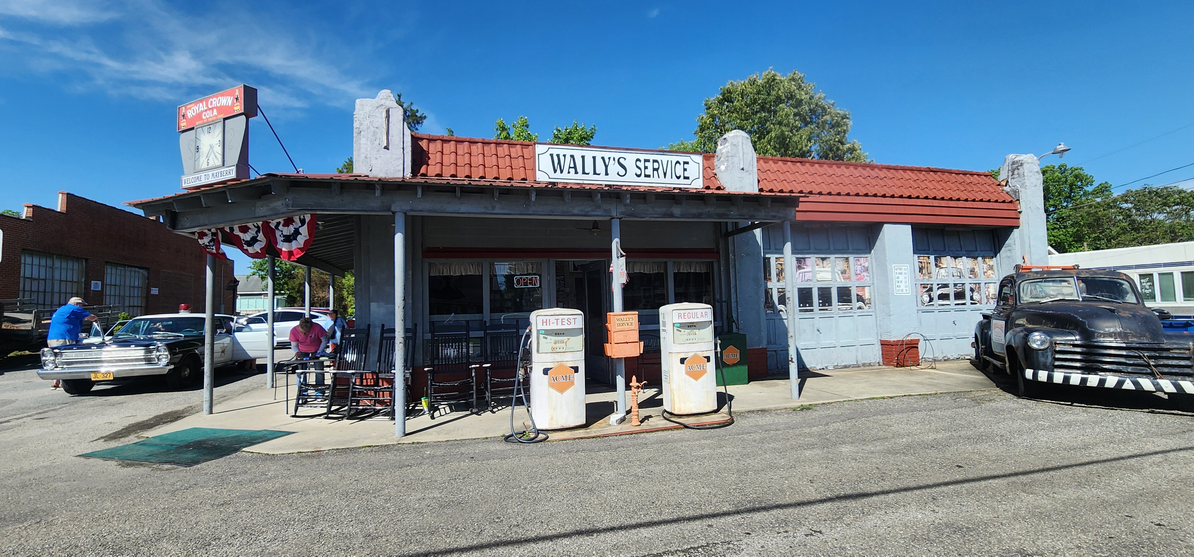 Wally's service station