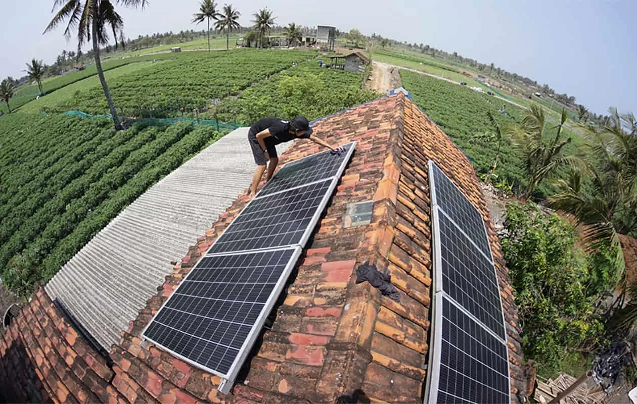 solar-charged-and-community-shared-battery-swap-station-teaser