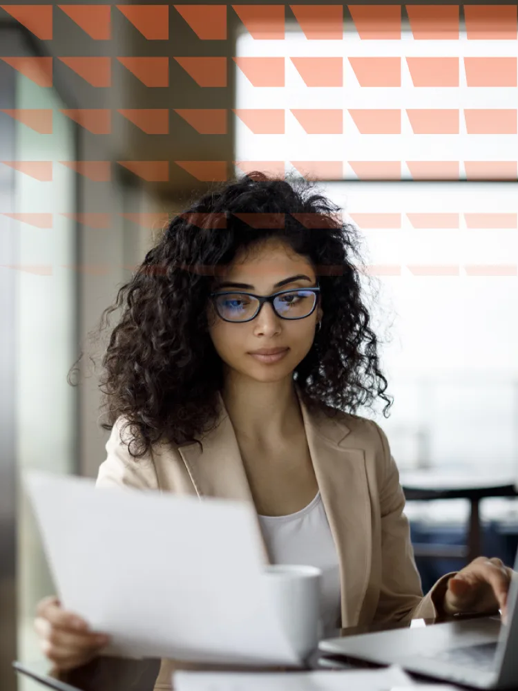 Young Turkish businesswoman preparing for meeting