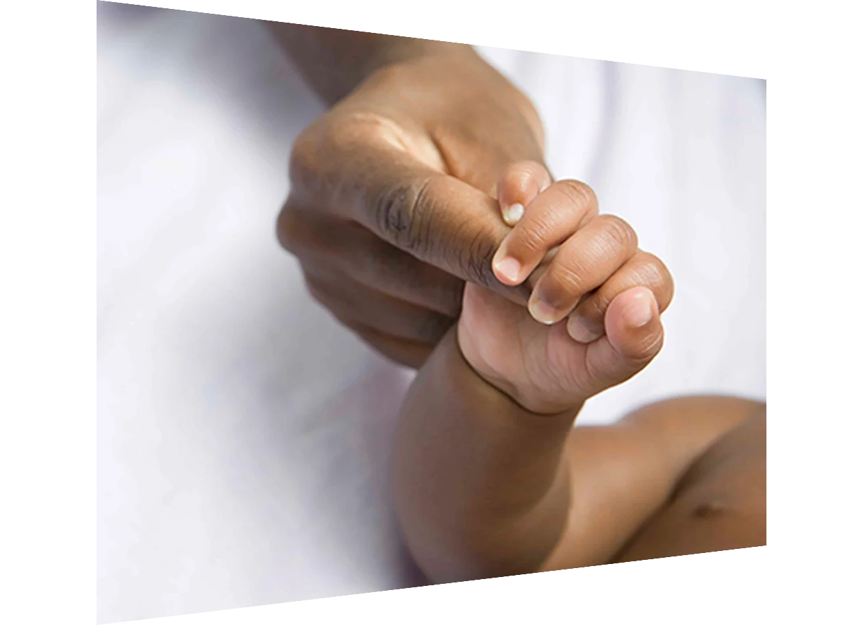 baby-holding-mothers-hand