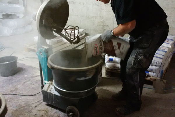 Jeder Mischer konnte zwei Sack Material à 25 kg auf einmal mischen
