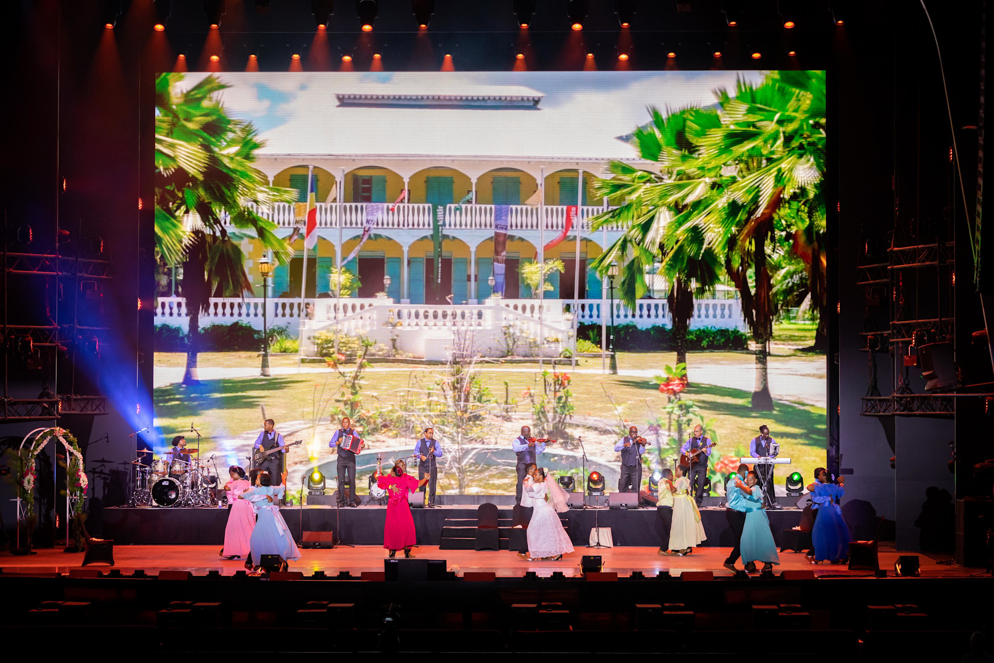 La Salle Verte performs at Jubilee Stage m64115