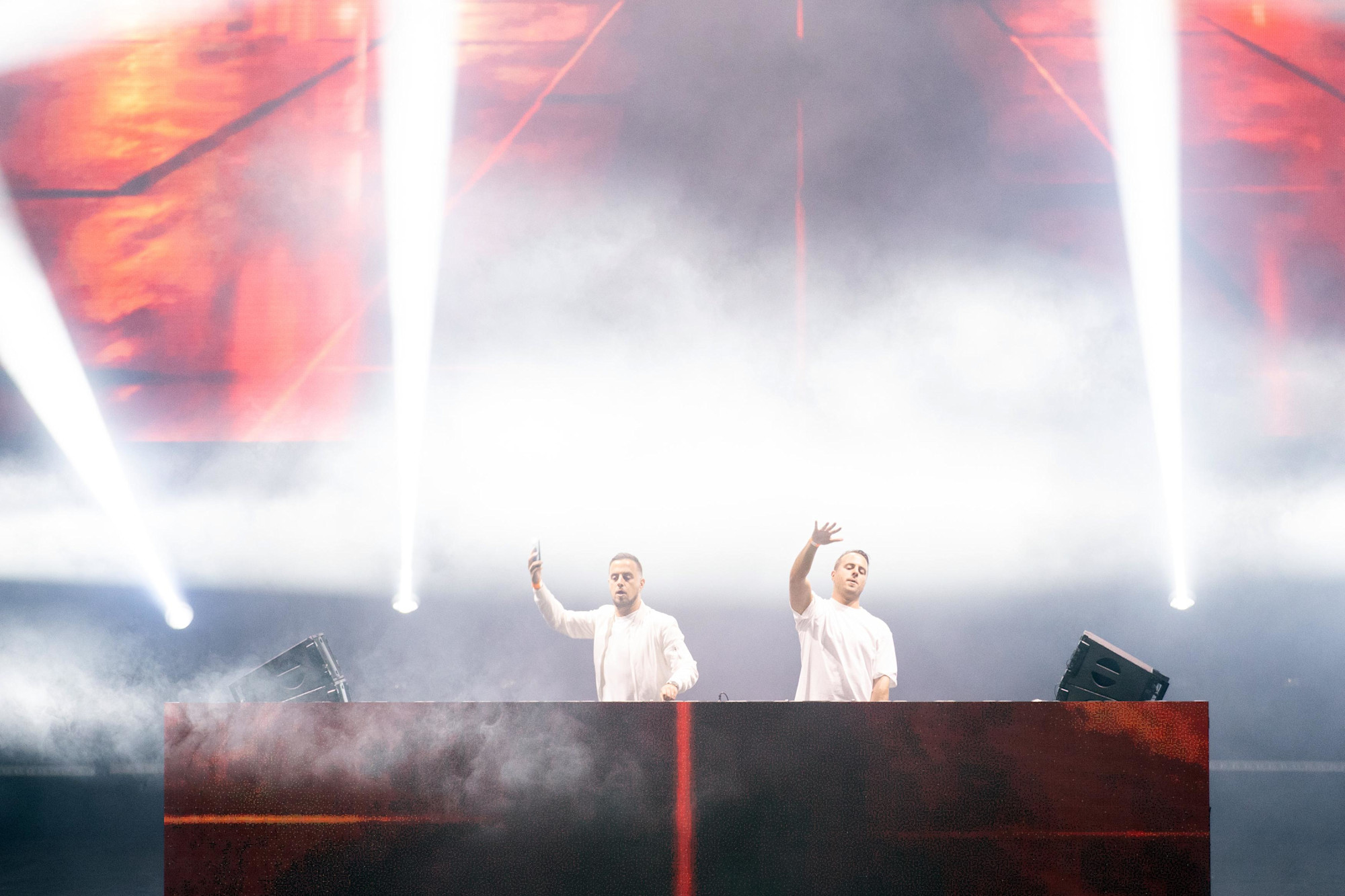 Morello Twins perform at Jubilee Stage m40143