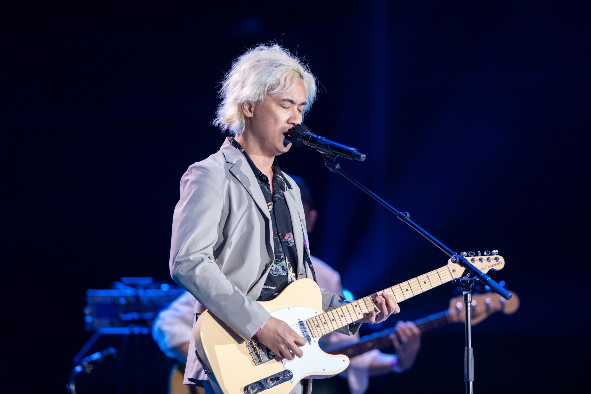 Ely Buendia performs at Jubilee Stage m62291