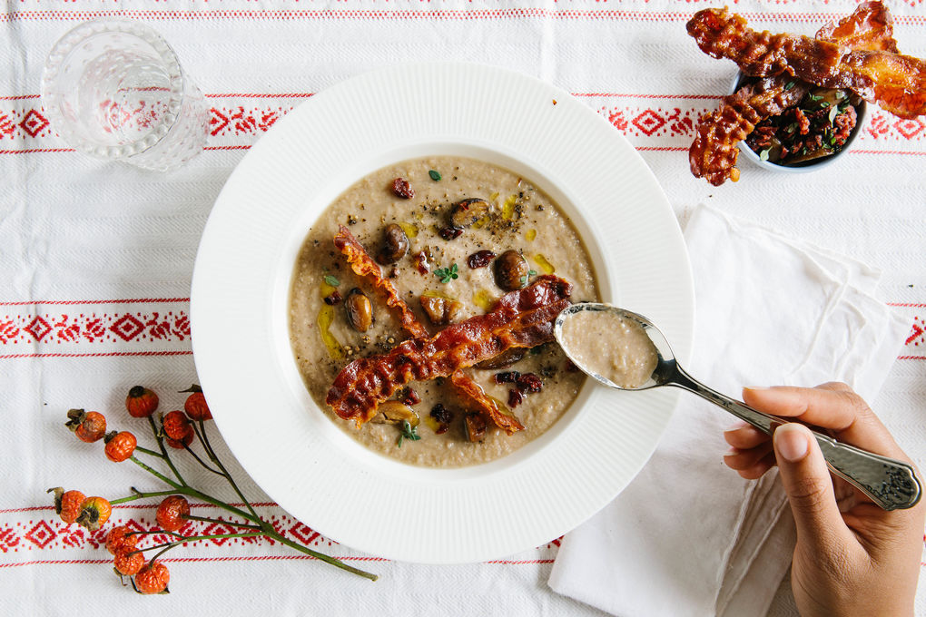 Cremige Maronensuppe mit Pilzen und Speckchips
