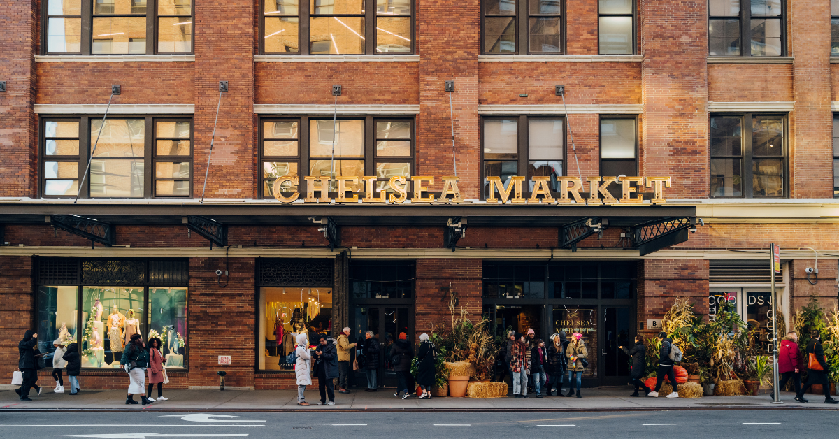 Chelsea Market is a famous indoor food hall, shopping mall, and office complex located in the Chelsea neighborhood of Manhattan, New York City.