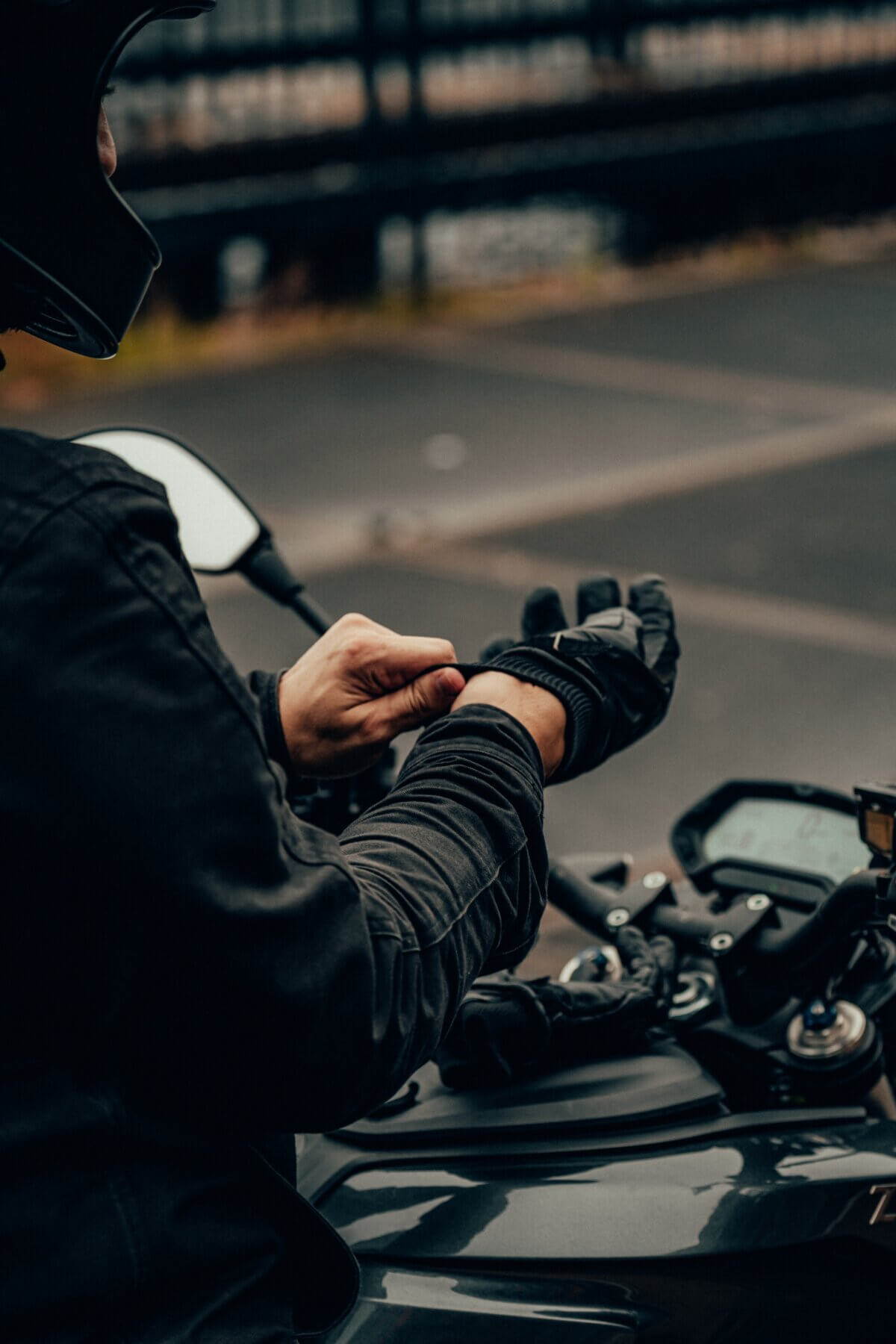 Image_of_Motorbike_Rider_Putting_Motorcycle_Gloves_On