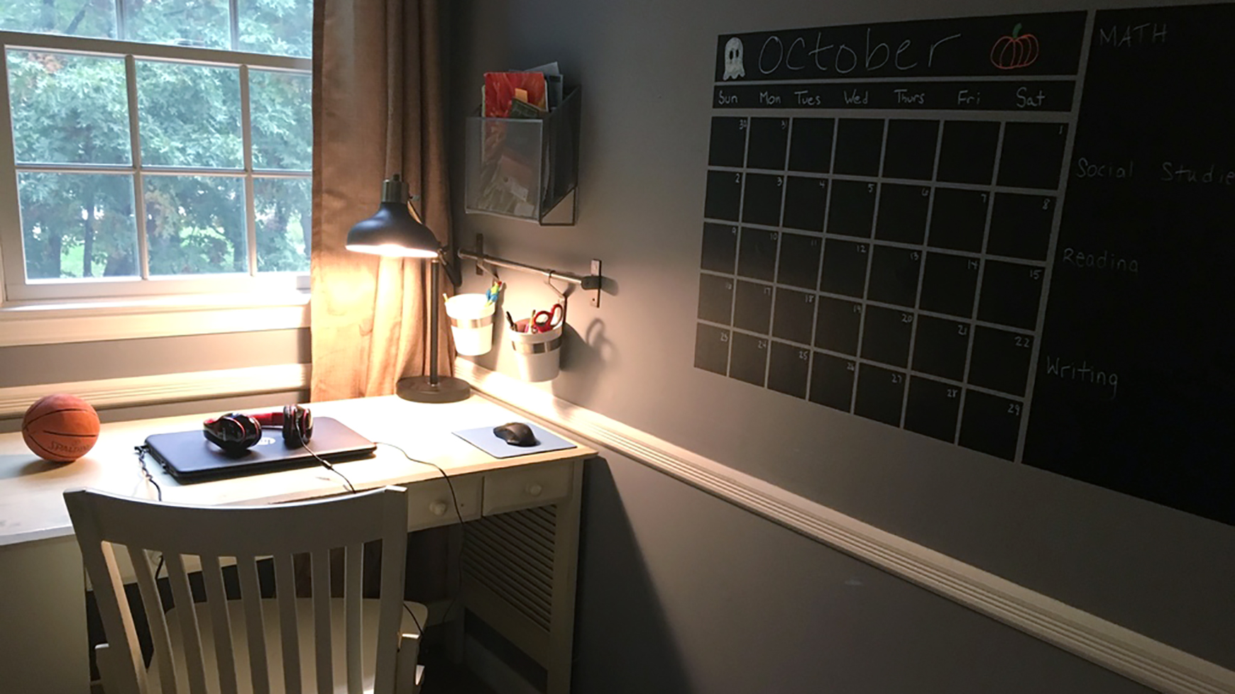 Освещение рабочей зоны письменного стола