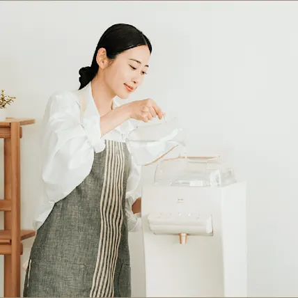 お水を注ぐだけ 重たいボトルの持ち上げは不要