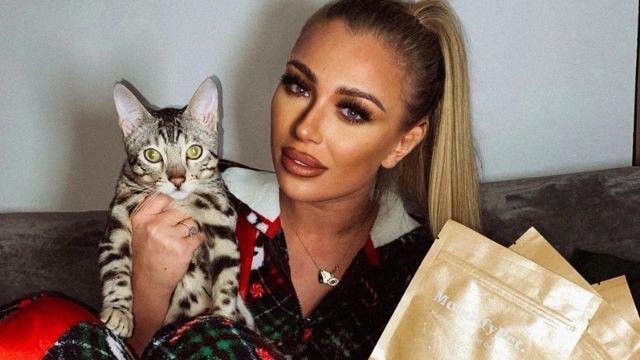 Bethan with her adorable cat. Image credit: Bethan Kershaw/Instagram.